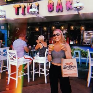 Meet your Posher, Elisa